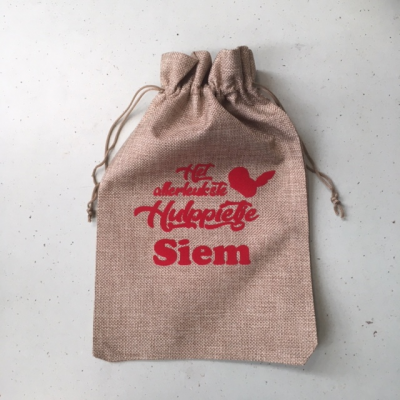 Jute zakje groot "Het allerleukste hulppietje" Jute zakje groot "Het allerleukste hulppietje"
